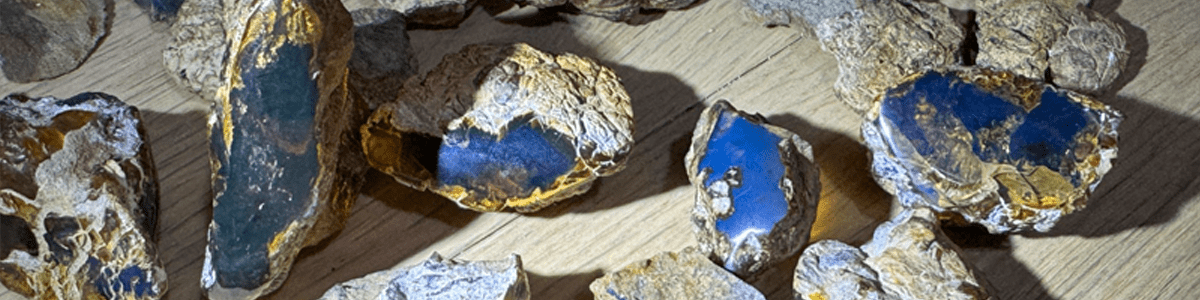 A Guide to the Dominican Blue Amber - Larimar Creations