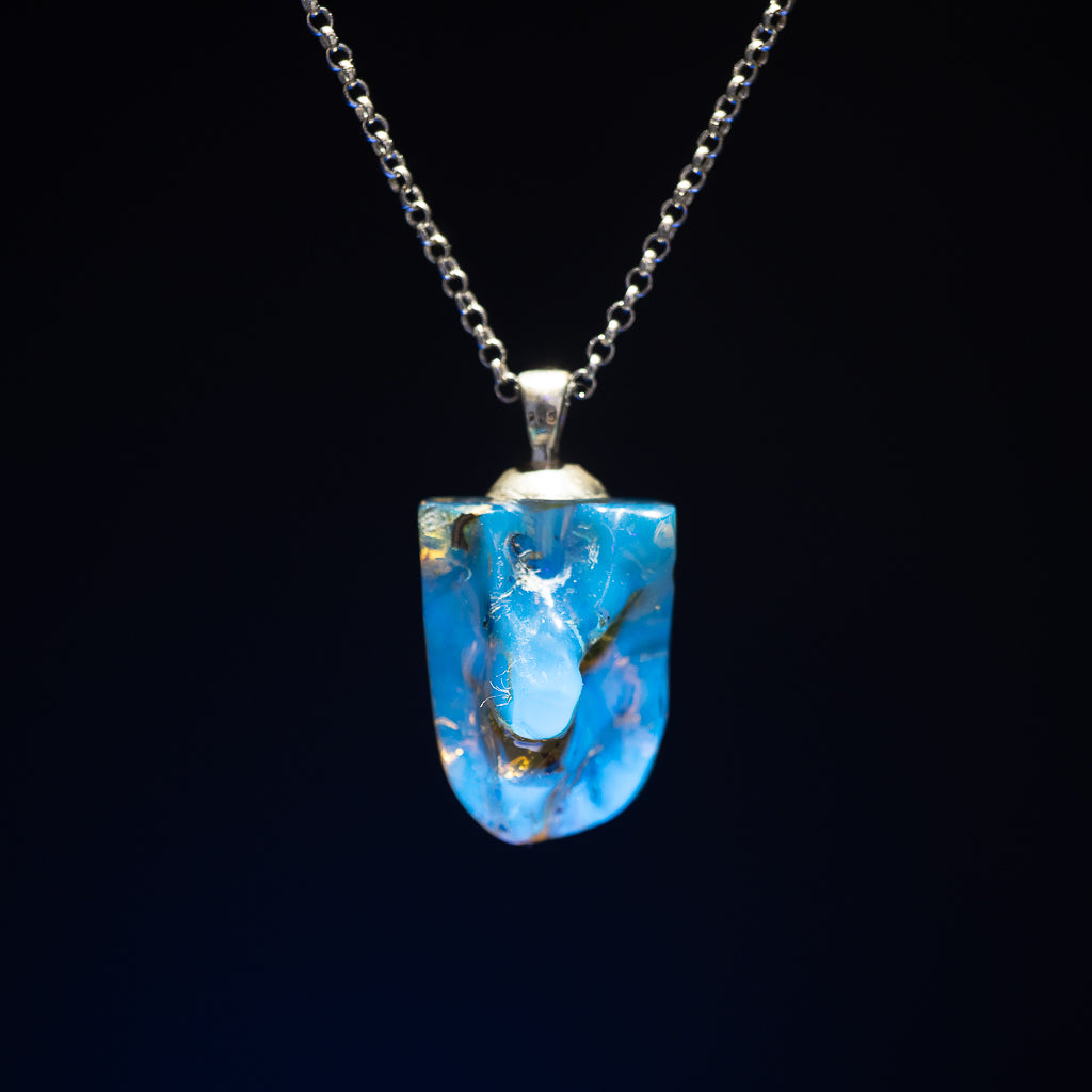 Blue Amber Pendant, Jela