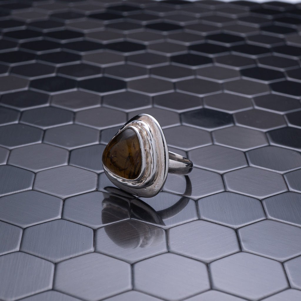 Green Amber Ring, Demetra