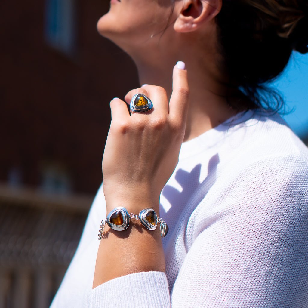 Green Amber Ring, Demetra