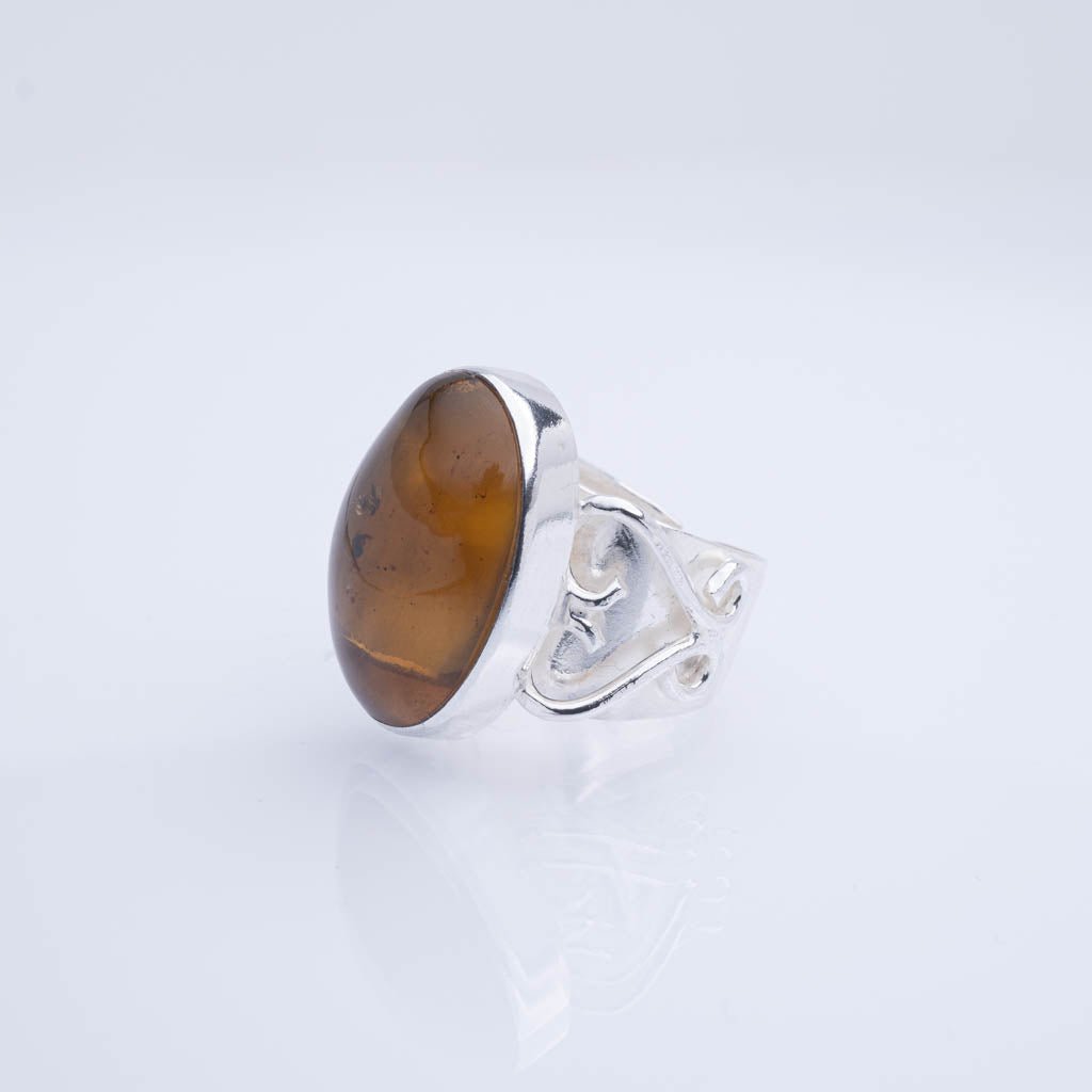 Green Amber Ring, Karena