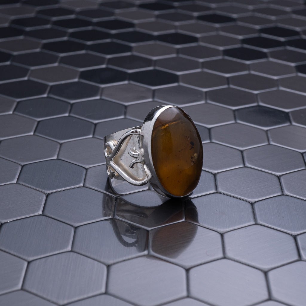 Green Amber Ring, Karena