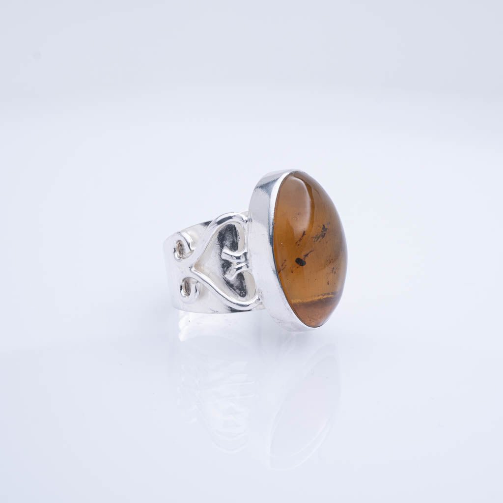 Green Amber Ring, Karena