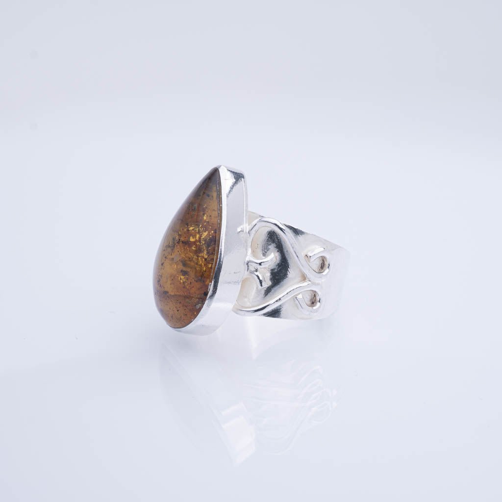 Green Amber Ring, Lenore