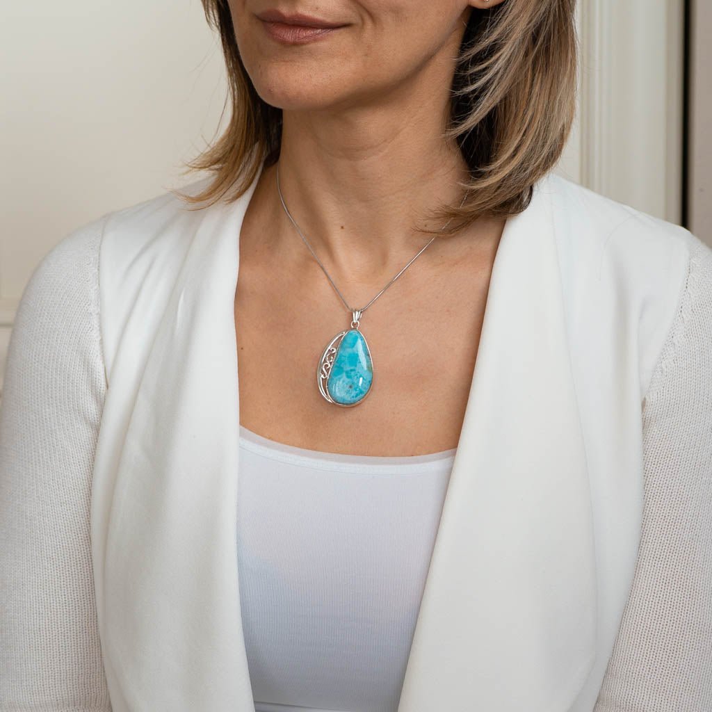 Larimar Pendant, Sofia